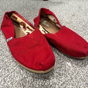 Tom’s red 8.5 wide slip on shoes
